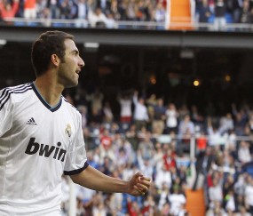 开云下载-范戴克刷新纪录之夜，丹麦与塞内加尔的对决，如何成为非洲足球的里程碑？