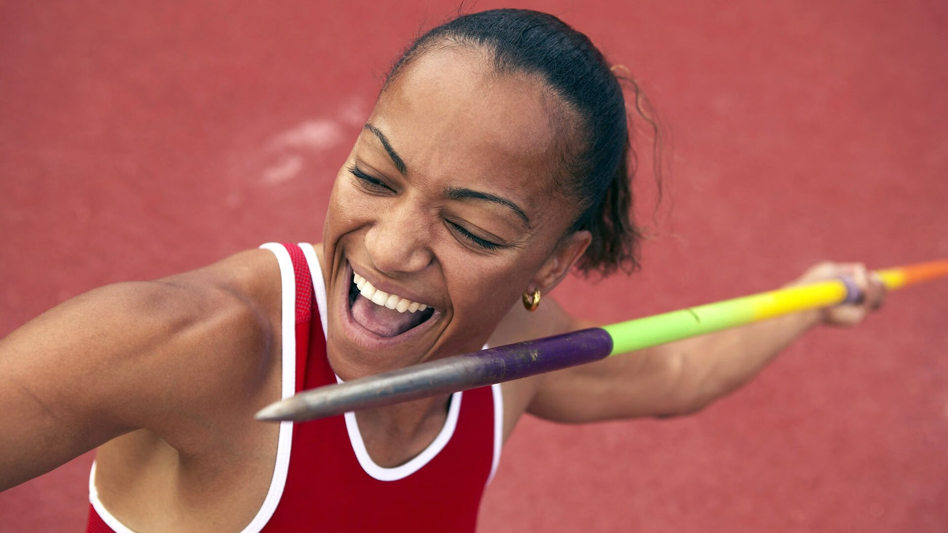 当F1收官战的红灯熄灭，字母哥正用数据撕裂苍穹